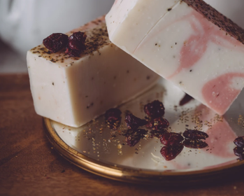 Organic Handmade Soap (scent: Cranberry Souffle', size: 7oz)